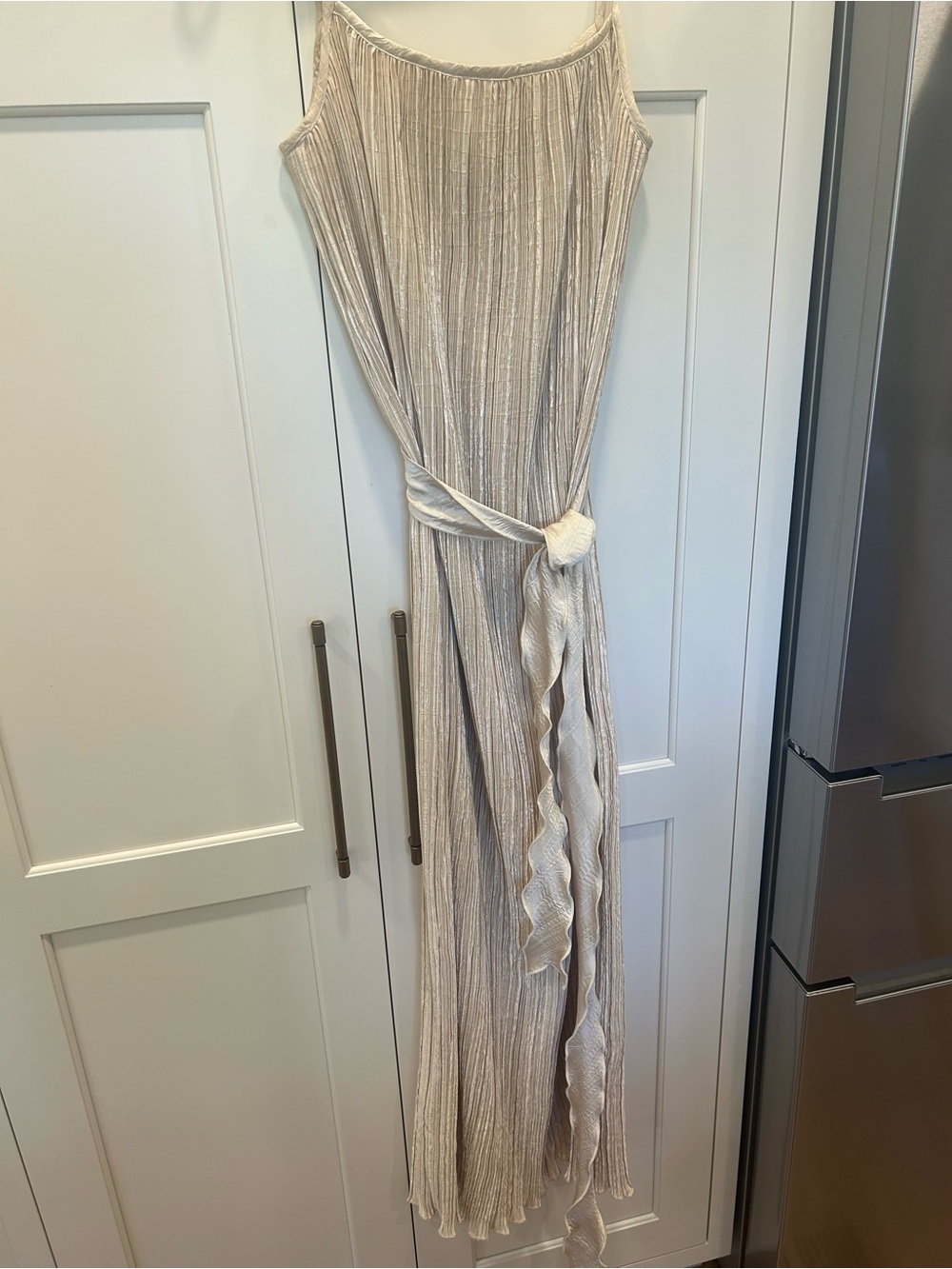Elegant gold champagne size 8/10 dress.  Great for wedding or black tie event!